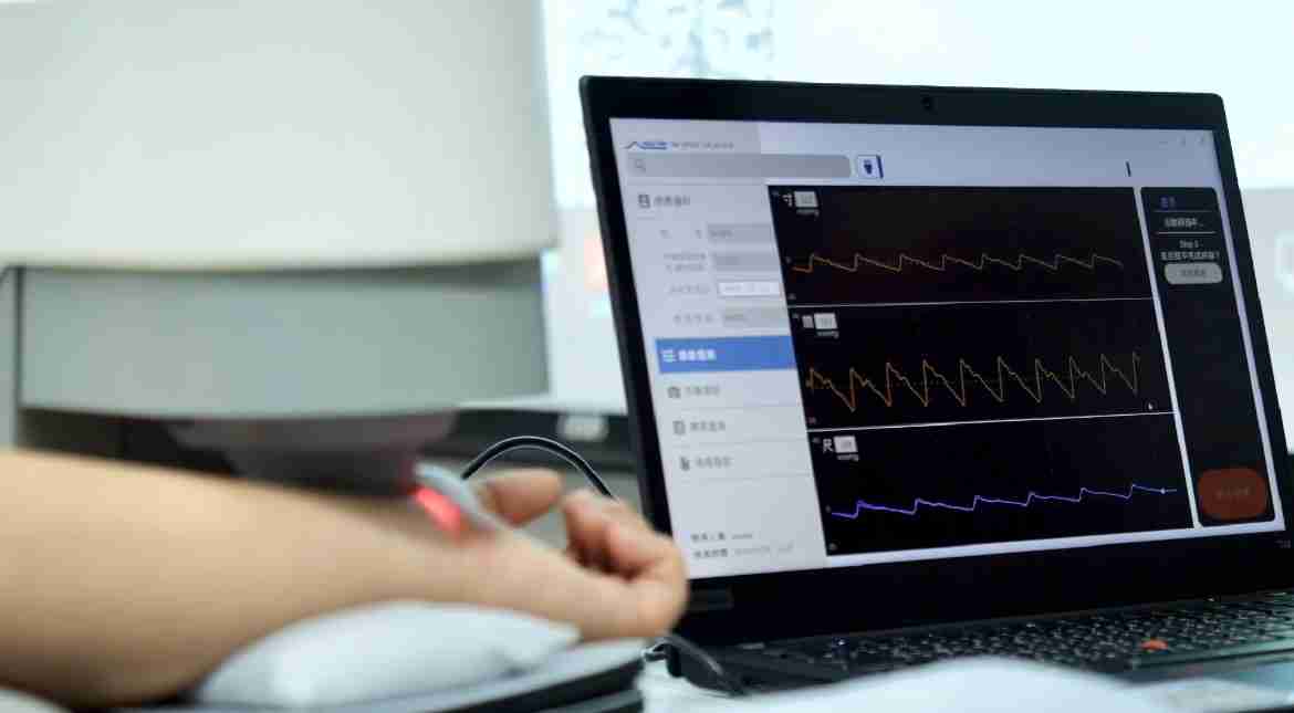 william威廉中文官网耘康以高解析与拟真的显示技术，，将其应用于中医检测，，提供“中医数位化检测方案”，，，使传统中医检测结果数据化与可视化