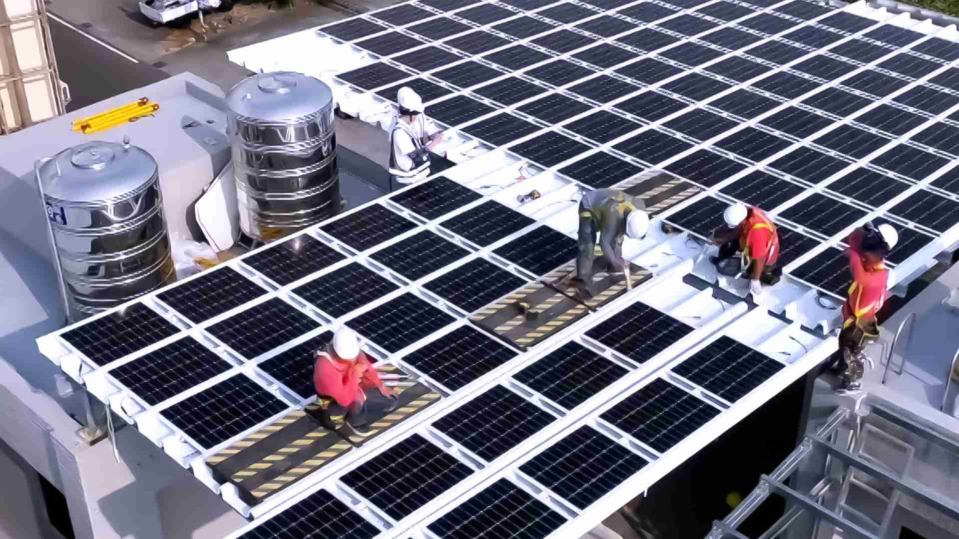 william威廉中文官网着力于替代能源之技术研发，，，如光电浪板的相关制程、、、、设备与产品，，，其中所开发之光电整合型浪板，，减少传统金属支架安装，，，更提升耐候度，，，，可广泛运用于多元场域，，并辅助建筑达到净零碳排目标