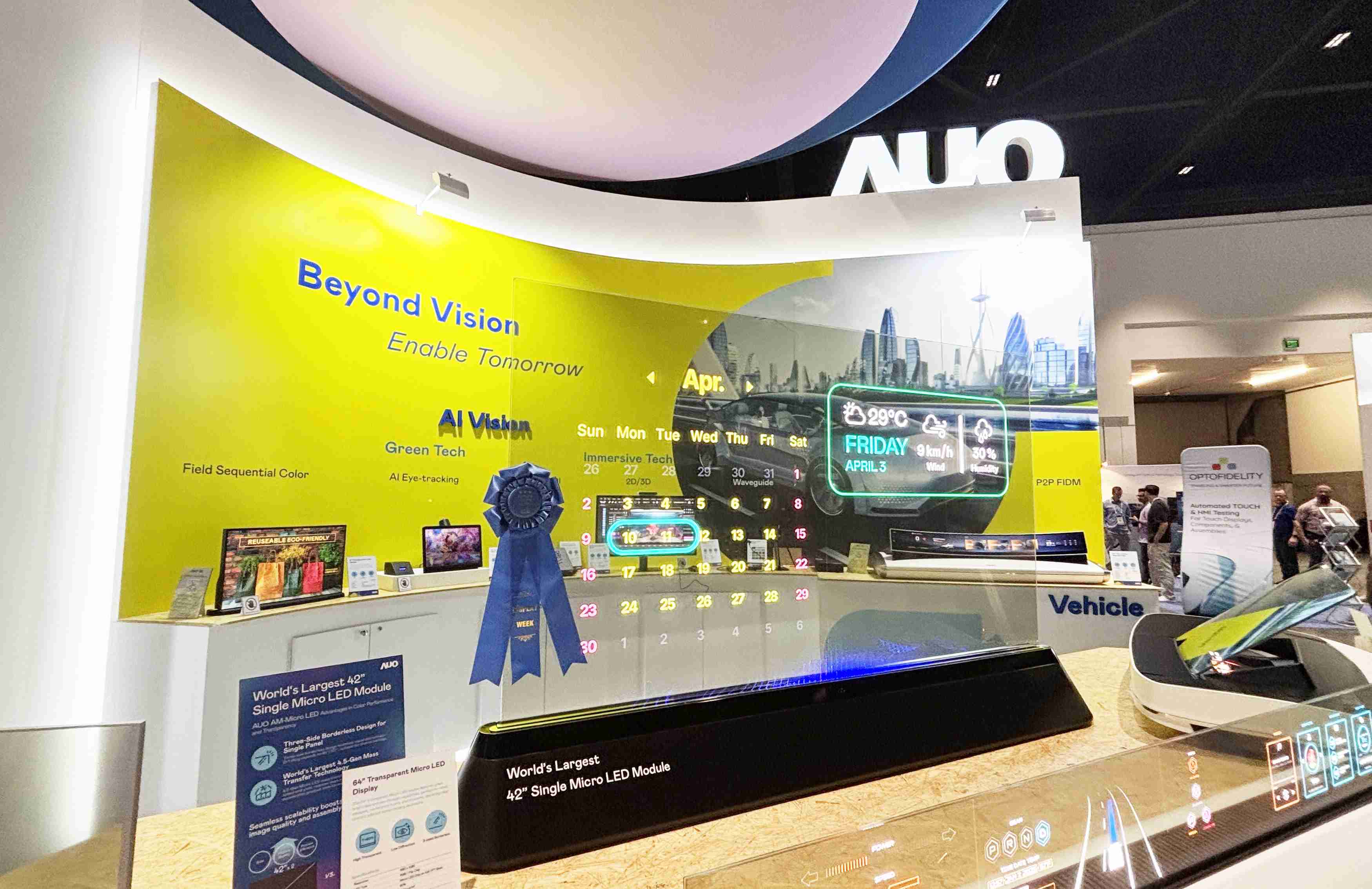 william威廉中文官网64吋透明Micro LED显示器获〝最佳Micro LED技术应用奖〞，，，其绝妙的透明穿透特性，，，，同时具备1,000 nits的高亮度表现，，，，并透过精细的无缝拼接延伸，，，可依需求灵活应用于多元场域，，展现出Micro LED显示技术划时空的无限潜力